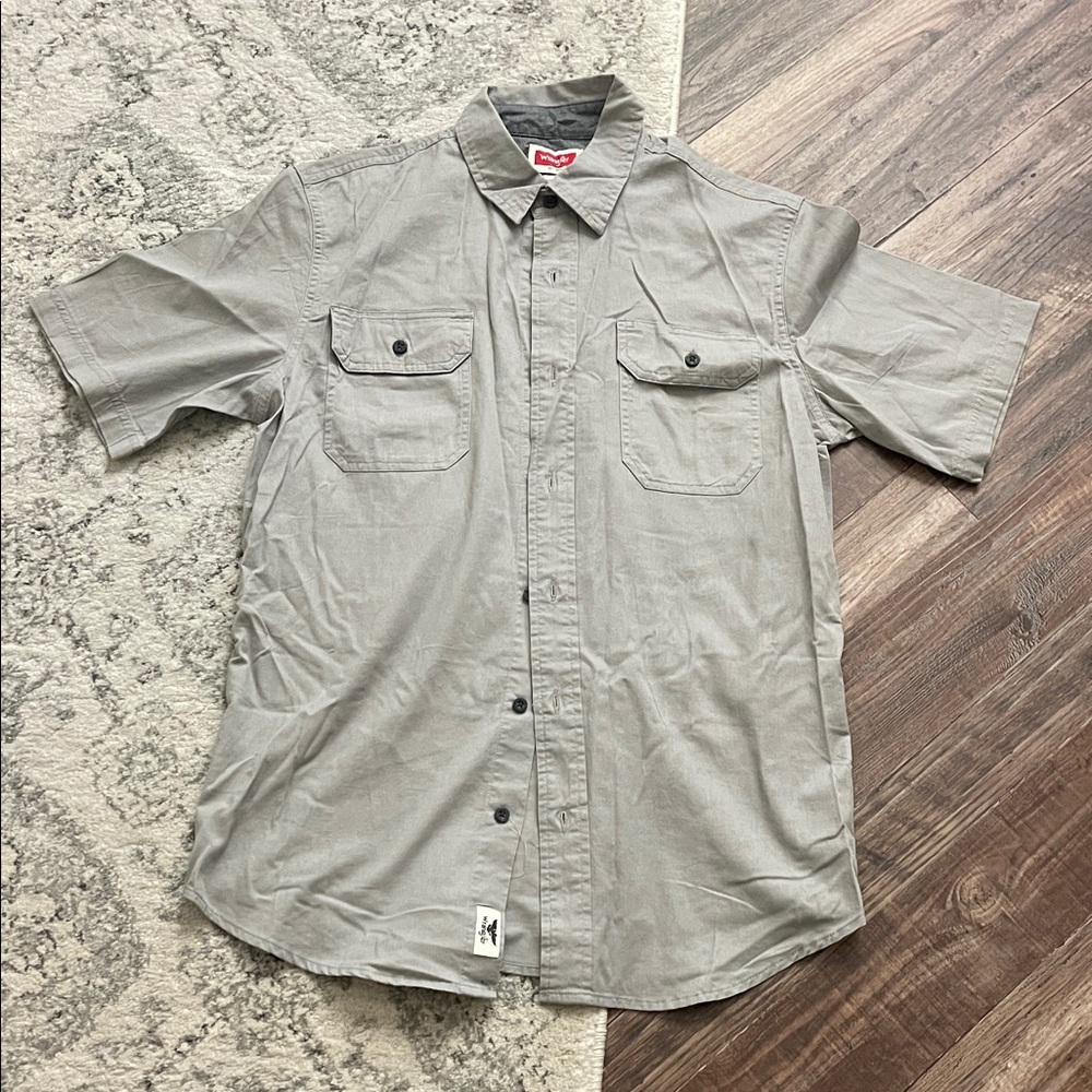Wrangler Men's Casual Gray Button-Down Shirt